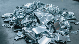 Diperbuat daripada aluminium tulen tanpa bahan kitar semula